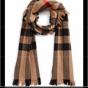 Burberry Half Mega Fashion Fringe Scarf